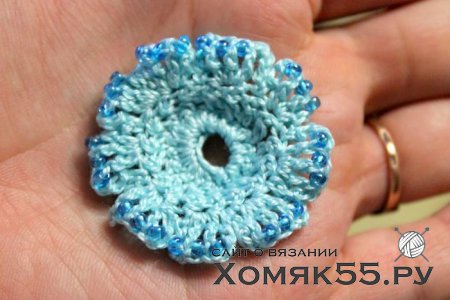 Цветок крючком в волосы: «Синева и бисер»