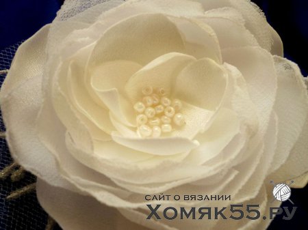 Цветок из шифона и атласной ткани