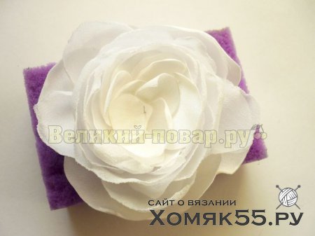 Цветок из шифона и атласной ткани