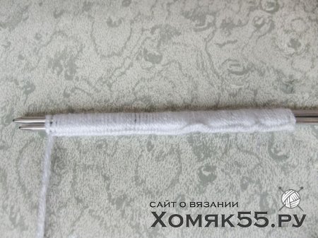 Чепчик вязаный спицами узором «брумстик»