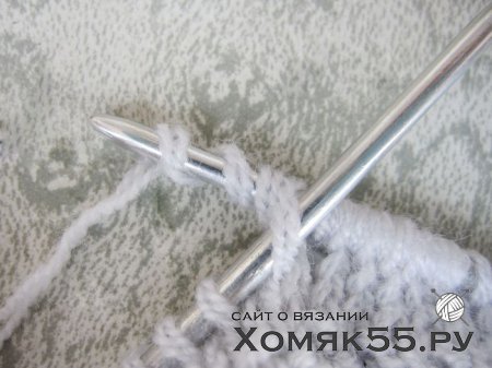 Чепчик вязаный спицами узором «брумстик»