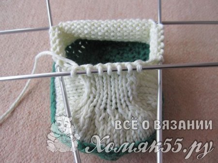 Пинетки-ботиночки спицами на шнурках