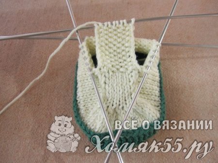 Пинетки-ботиночки спицами на шнурках