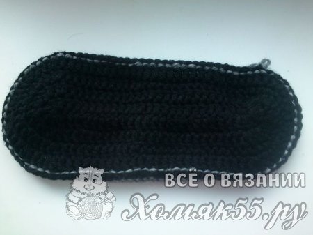 Серые тапочки крючком для мамы и дочки