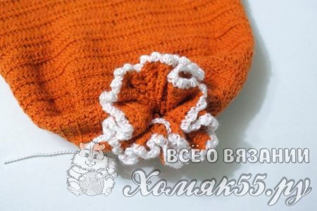 Весенняя шапочка для девочки крючком