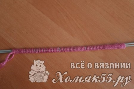 Вязаная шапка спицами на весну