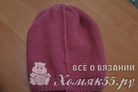 Вязаная шапка спицами на весну
