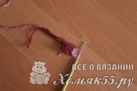 Вязаная шапка спицами на весну