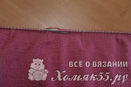 Вязаная шапка спицами на весну