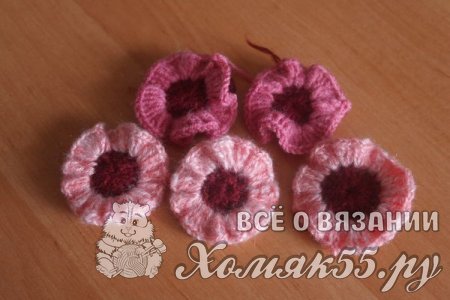 Вязаная шапка спицами на весну