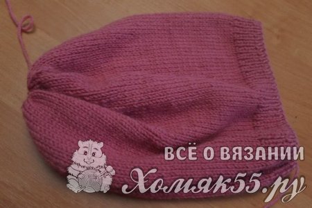 Вязаная шапка спицами на весну