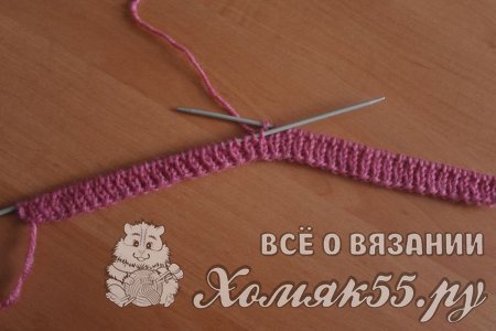 Вязаная шапка спицами на весну