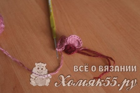 Вязаная шапка спицами на весну