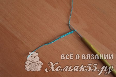 Вязаная шапка спицами на весну