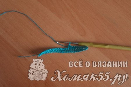 Вязаная шапка спицами на весну