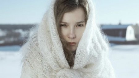 Белая пуховая шаль: вязание и уход