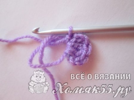 Котик на полянке крючком