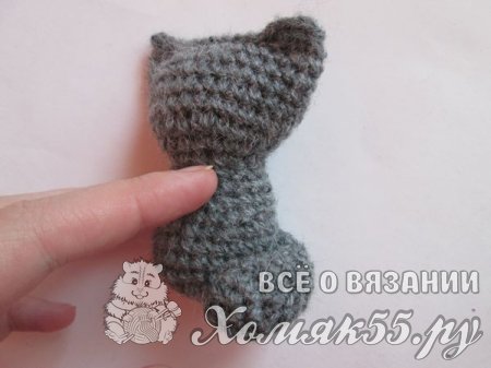 Котик на полянке крючком