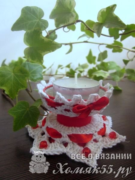 Вязаный крючком подсвечник «Клюква на снегу»