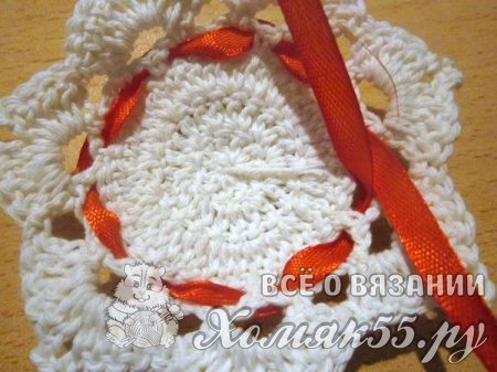 Вязаный крючком подсвечник «Клюква на снегу»