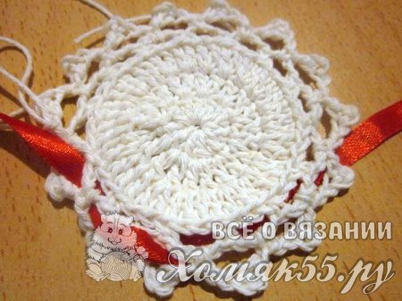 Вязаный крючком подсвечник «Клюква на снегу»
