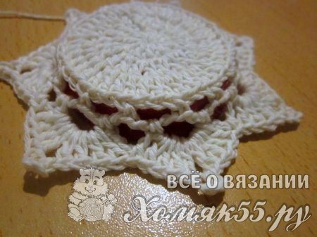 Вязаный крючком подсвечник «Клюква на снегу»