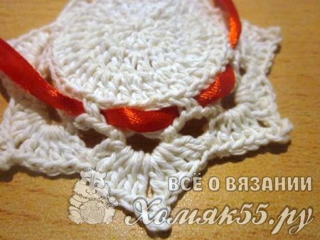 Вязаный крючком подсвечник «Клюква на снегу»