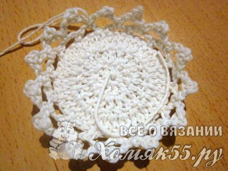 Вязаный крючком подсвечник «Клюква на снегу»