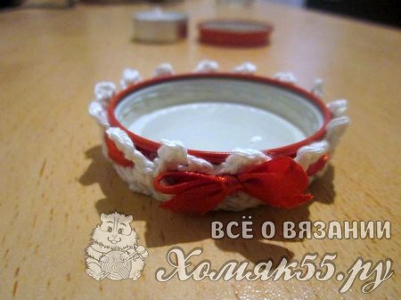 Вязаный крючком подсвечник «Клюква на снегу»