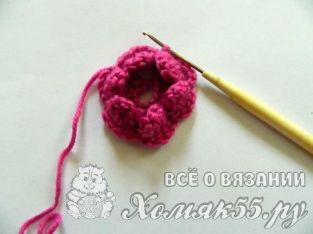Объемный цветок крючком