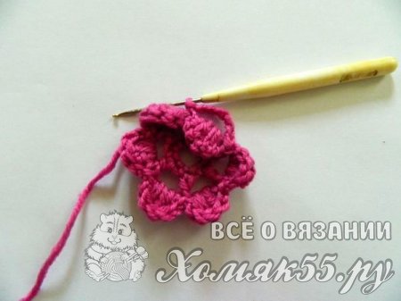Объемный цветок крючком