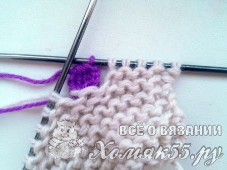 Шапка с шишечками спицами