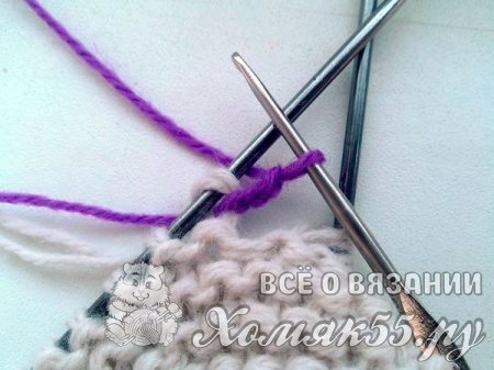 Шапка с шишечками спицами