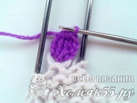 Шапка с шишечками спицами