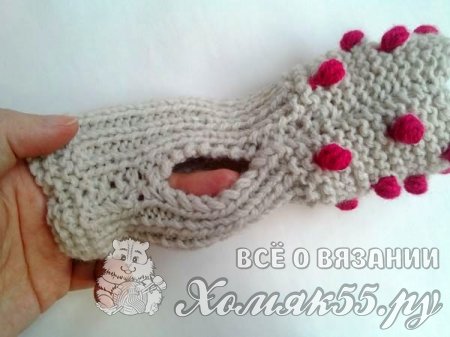 Митенки с шишечками вязаные спицами
