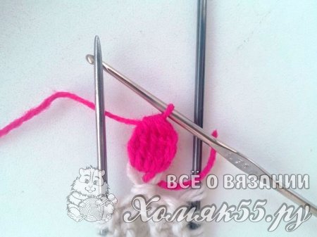 Митенки с шишечками вязаные спицами