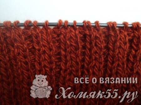 Шапка на двух спицах узором резинка