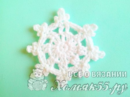 Вязаная крючком снежинка