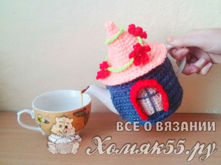 Грелка на чайник в виде домика крючком