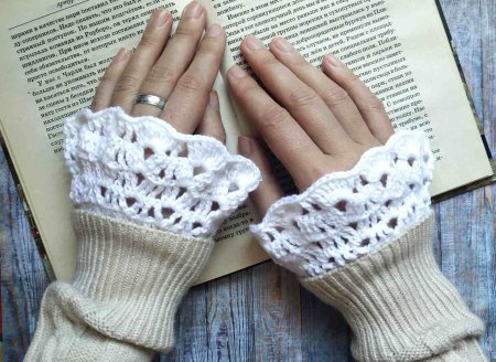 Ажурные манжеты крючком. Отличный вариант для школьной формы