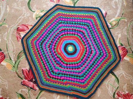 Создаем уют своими руками. Коврик из остатков пряжи крючком